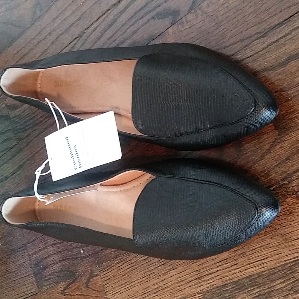 Old Navy pointed toe shoes